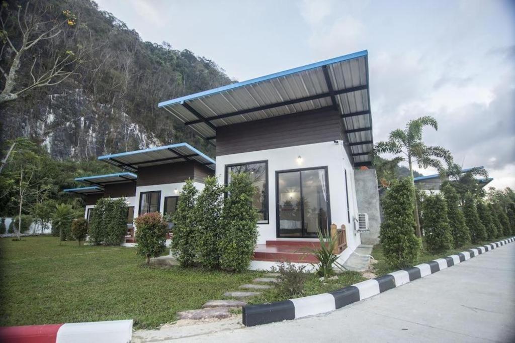 Phuphayot Resort Trang Exteriör bild