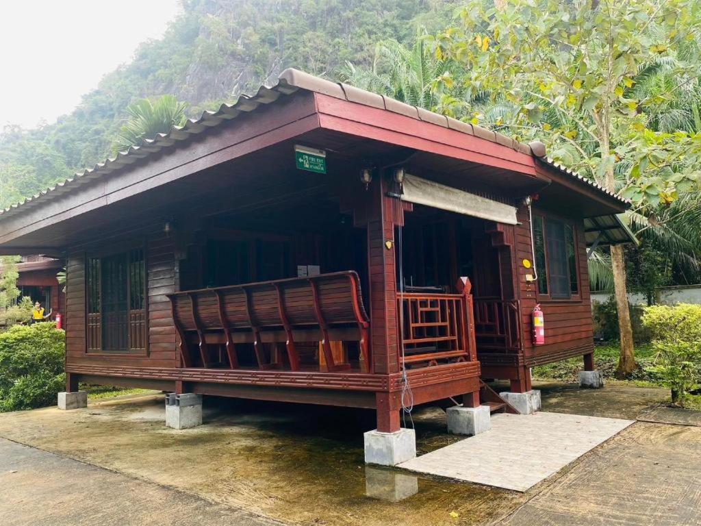 Phuphayot Resort Trang Exteriör bild