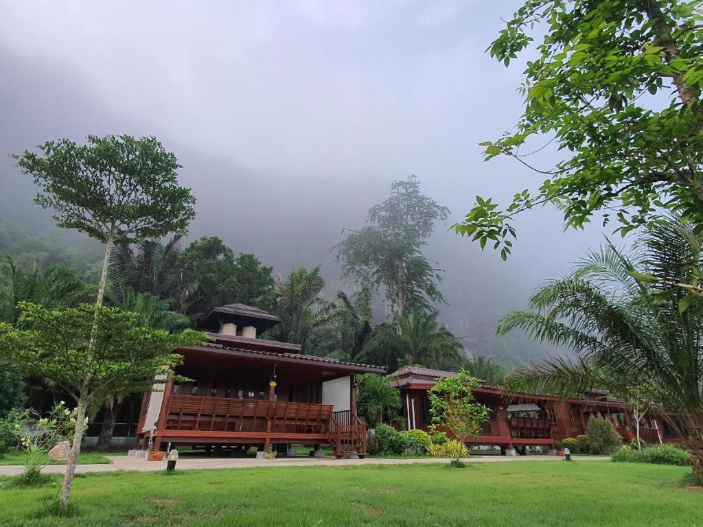 Phuphayot Resort Trang Exteriör bild