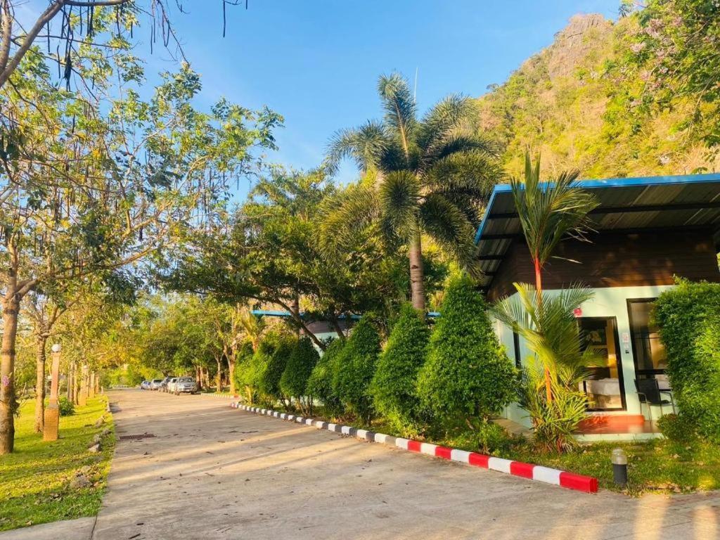 Phuphayot Resort Trang Exteriör bild