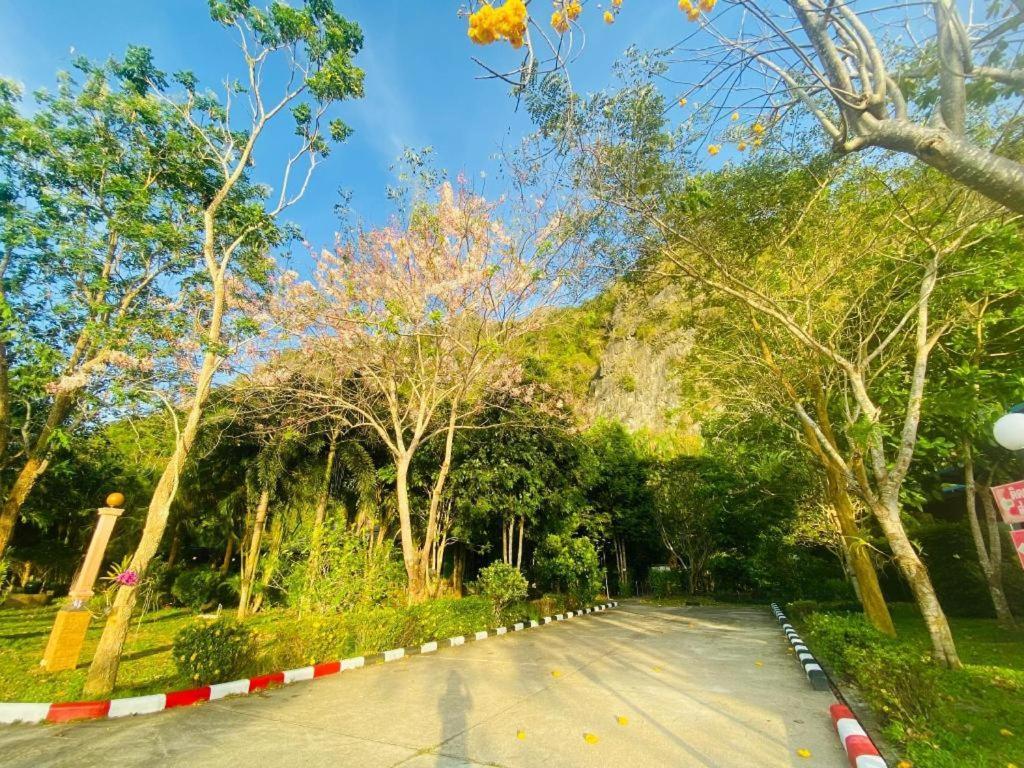 Phuphayot Resort Trang Exteriör bild