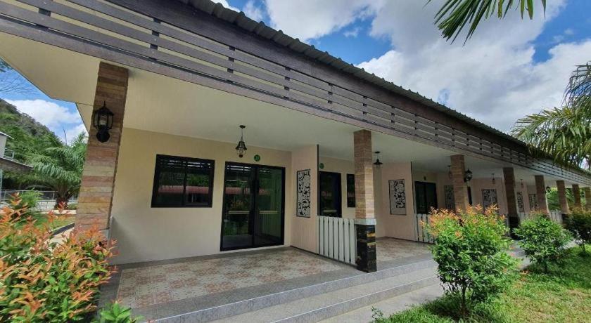 Phuphayot Resort Trang Exteriör bild