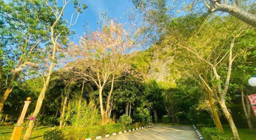 Phuphayot Resort Trang Exteriör bild